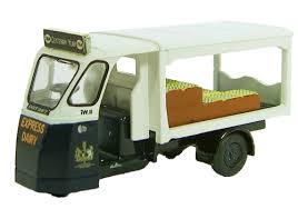 Oxford 1:76 Milk Float Express Dairies