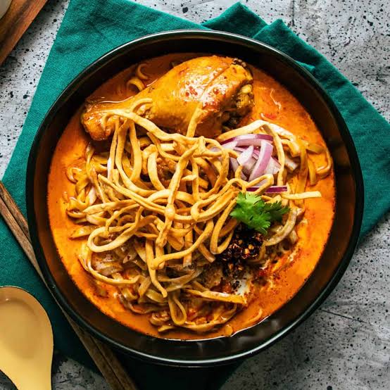 N08. Khao Soi curry noodle