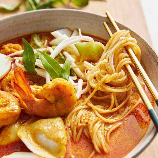 N09. Laksa prawn dumpling noodle