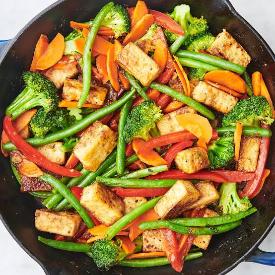 CH12. Fresh tofu stir fry with chilli, basil, and vegetables