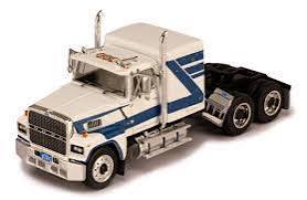 IXO 1:64 Ford LTL-9000 White