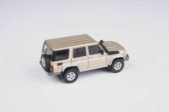 Para64 1:64 Toyota Landcruiser LC76 French Vanilla