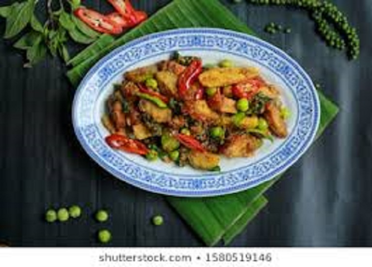 SF01. Red curry Pad Ped stir fry