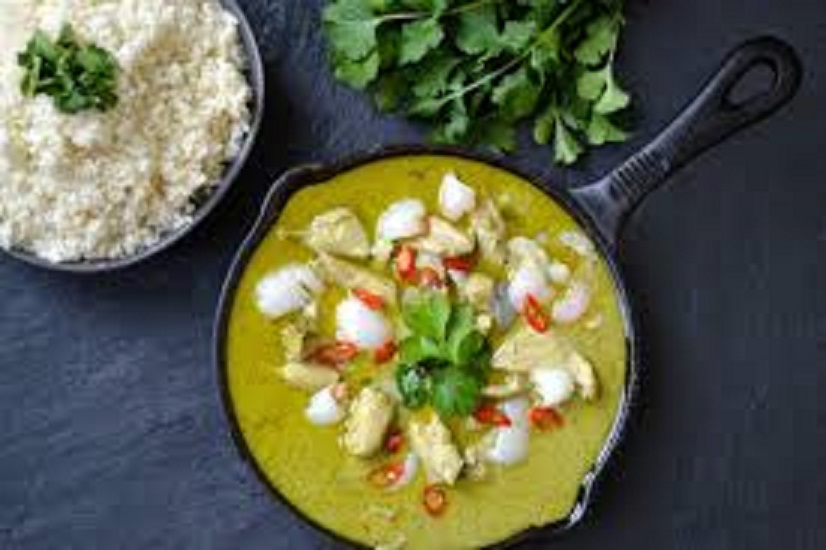 CC08. Red curry with Lychee & Raisins  - Kaeng Lychee -