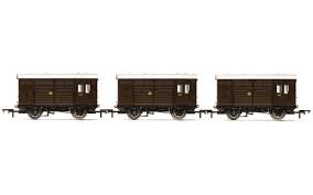 Hornby GWR Horse Box 3 pack