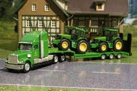 SIKU 1837 1:87 Freightliner with 2 John Deeres