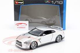 Burago 1:18 Nissan Skyline GT-R 2009 White