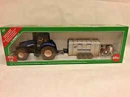 Siku 1:32 New Holland T8.390 with dirty Stock Trailer and Cows