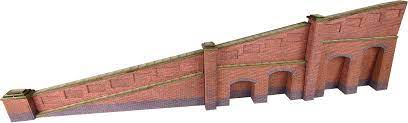 Metcalfe N scale Tapered Retaining Wall Brick Style