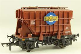 Bachmann 1:76/00 22T Cement Wagon Blue Circle Cement Railfreight Brown