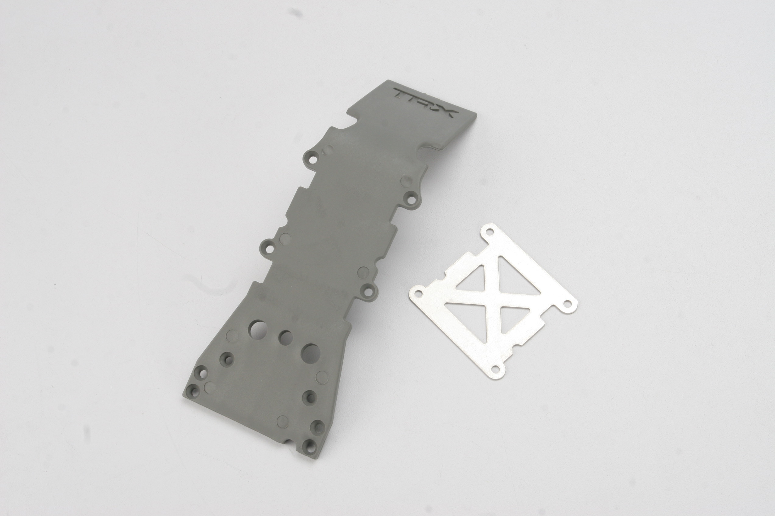 Traxxas #4937 skidplate front plastic/stainless steel plate
