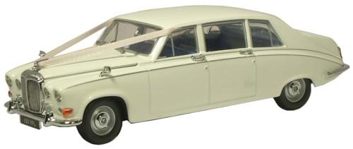 Oxford 1:43  Daimler Wedding Car with ribbons.