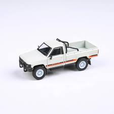 Para64 1:64 Toyota Hilux 1984 White