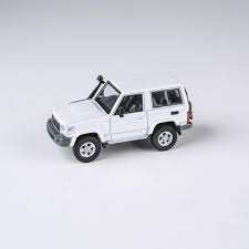 Para64 1:64 Toyota Landcrusier 71 SWB 2014 French Vanilla