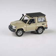 Para64 1:64 Toyota Landcrusier 71 SWB 2014 Sandy Taupe/carbon roof