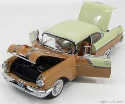 Sun Star 1:18 Pontiac Star Chief Hard Top  1955