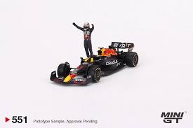 Mini GT 1:64 Oracle Red Bull Racing RB18 #11 551