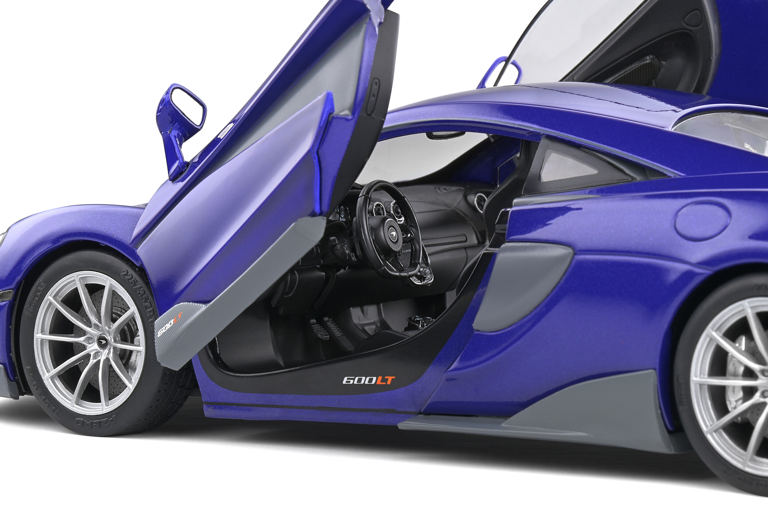 Solido 1:18 2018 McLaren 600LT Coupe Lantana Purple