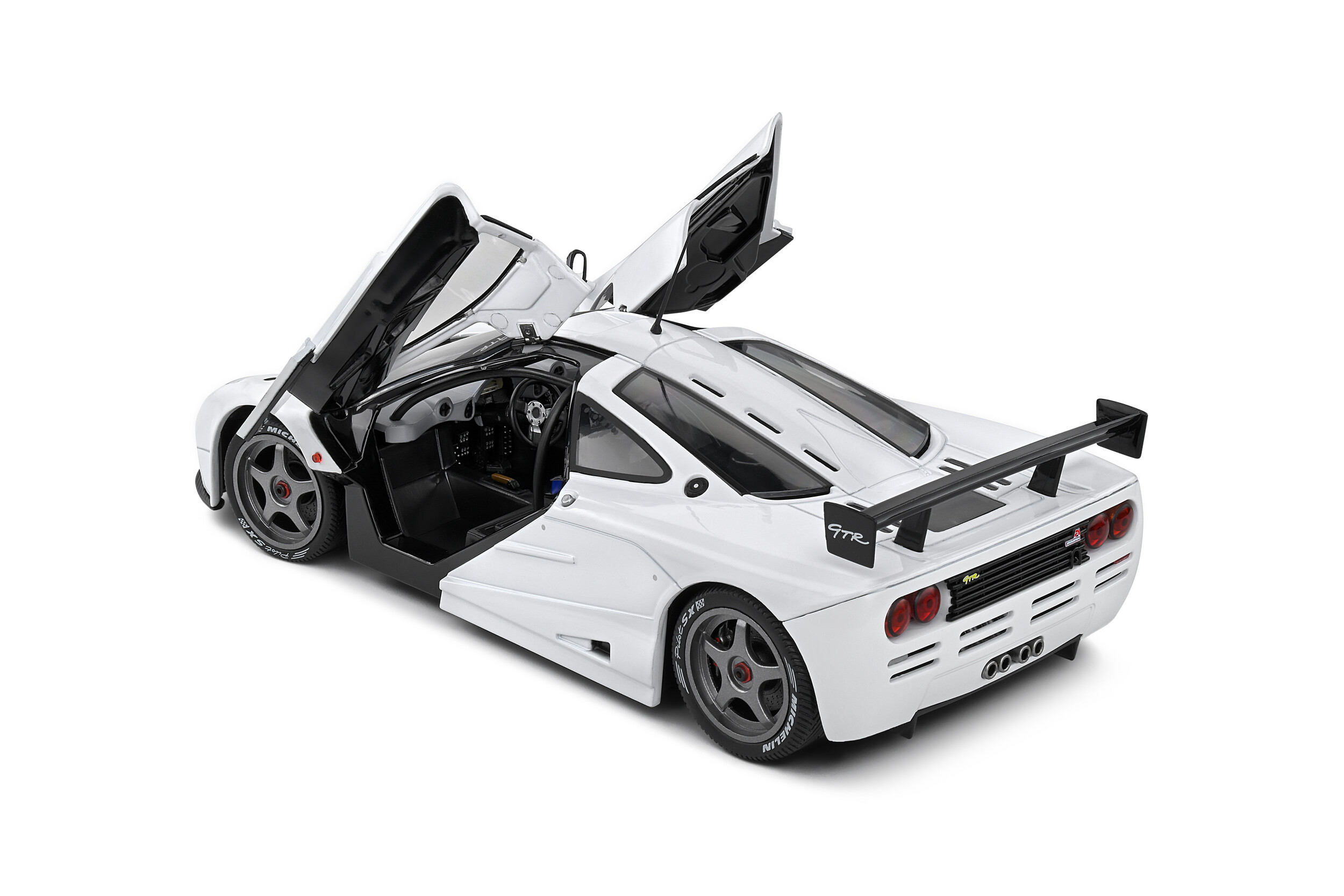 Solido 1:18 1996 McLaren F1 GTR Short Tail White