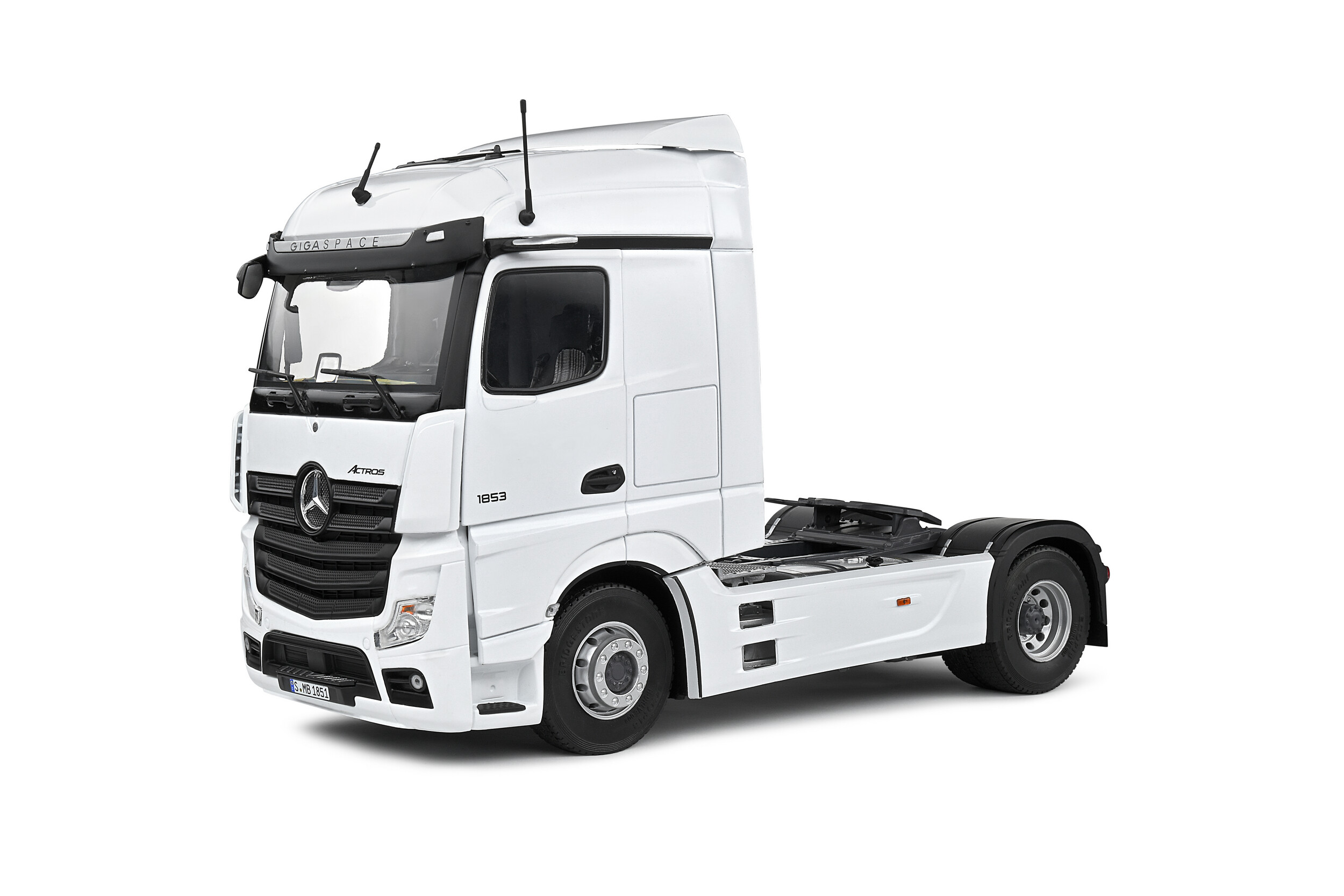 Solido 1:24  2023 Mercedes-Benz Actros L White