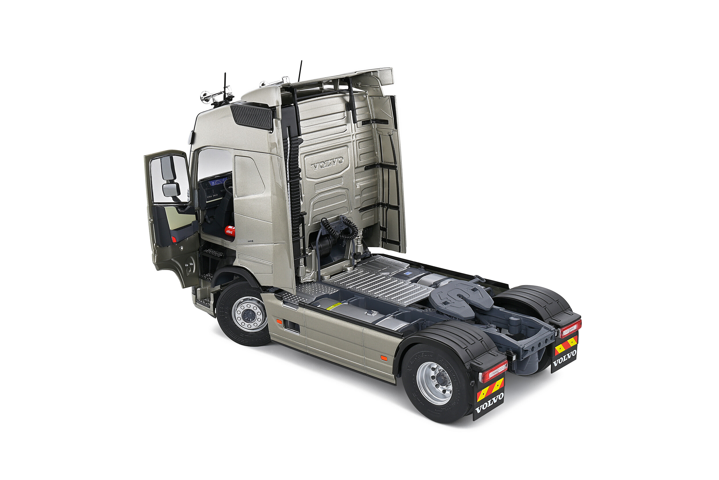 Solido 1:24  2021 Volvo FH Globetrotter XL Nordic Light