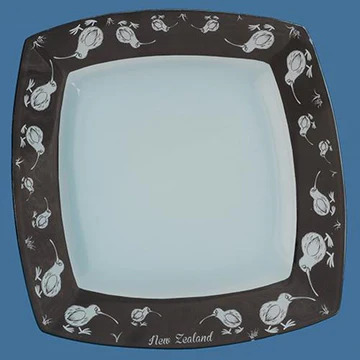 Glass plate with kiwi edge design